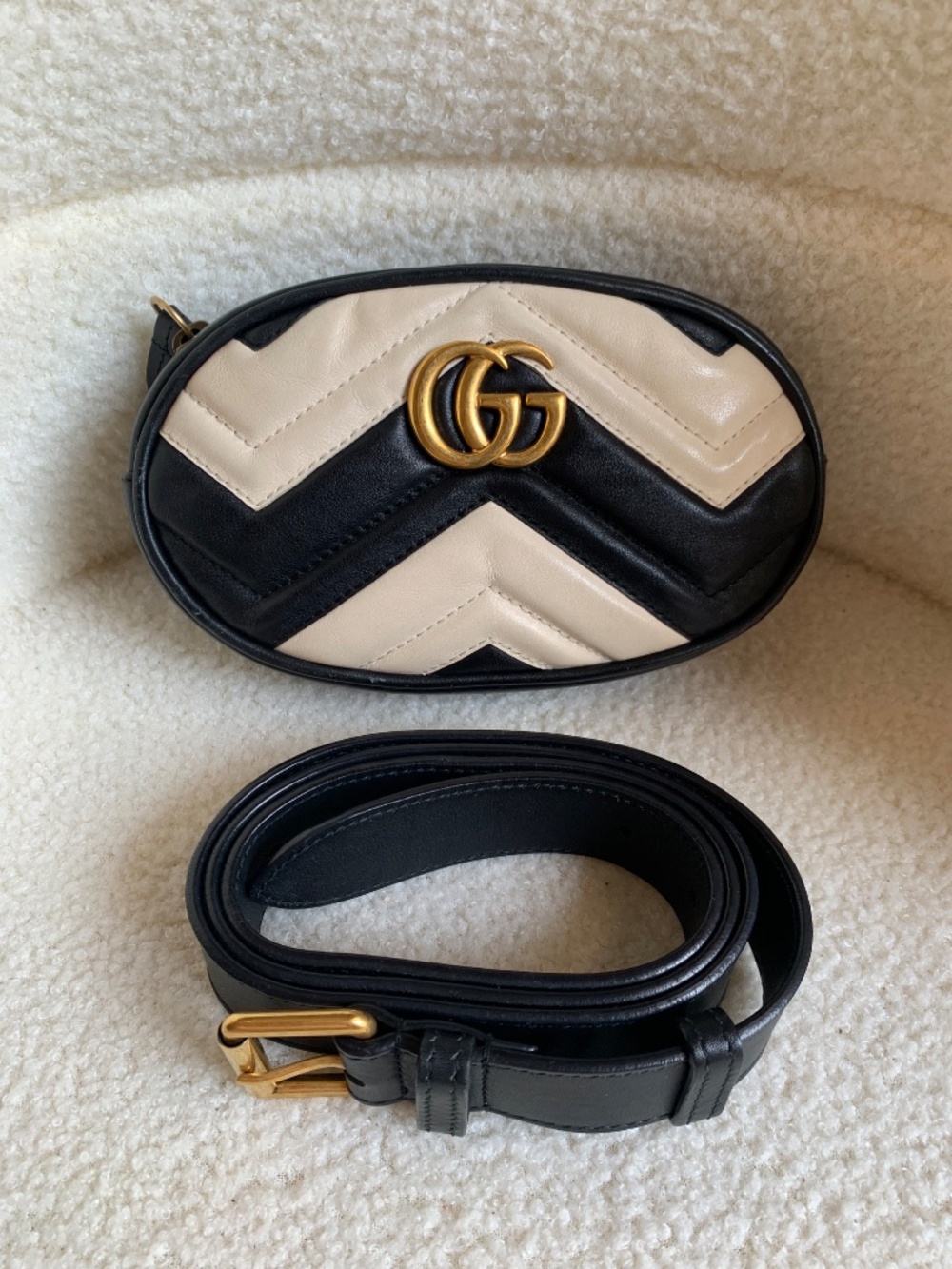 Gucci Calfskin Matelassé GG Marmont Belt Bag 85/34 Black White